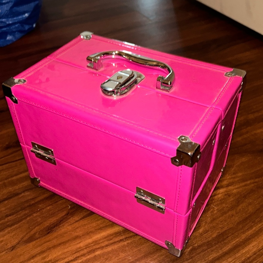 HOT PINK MAKEUP BOX
